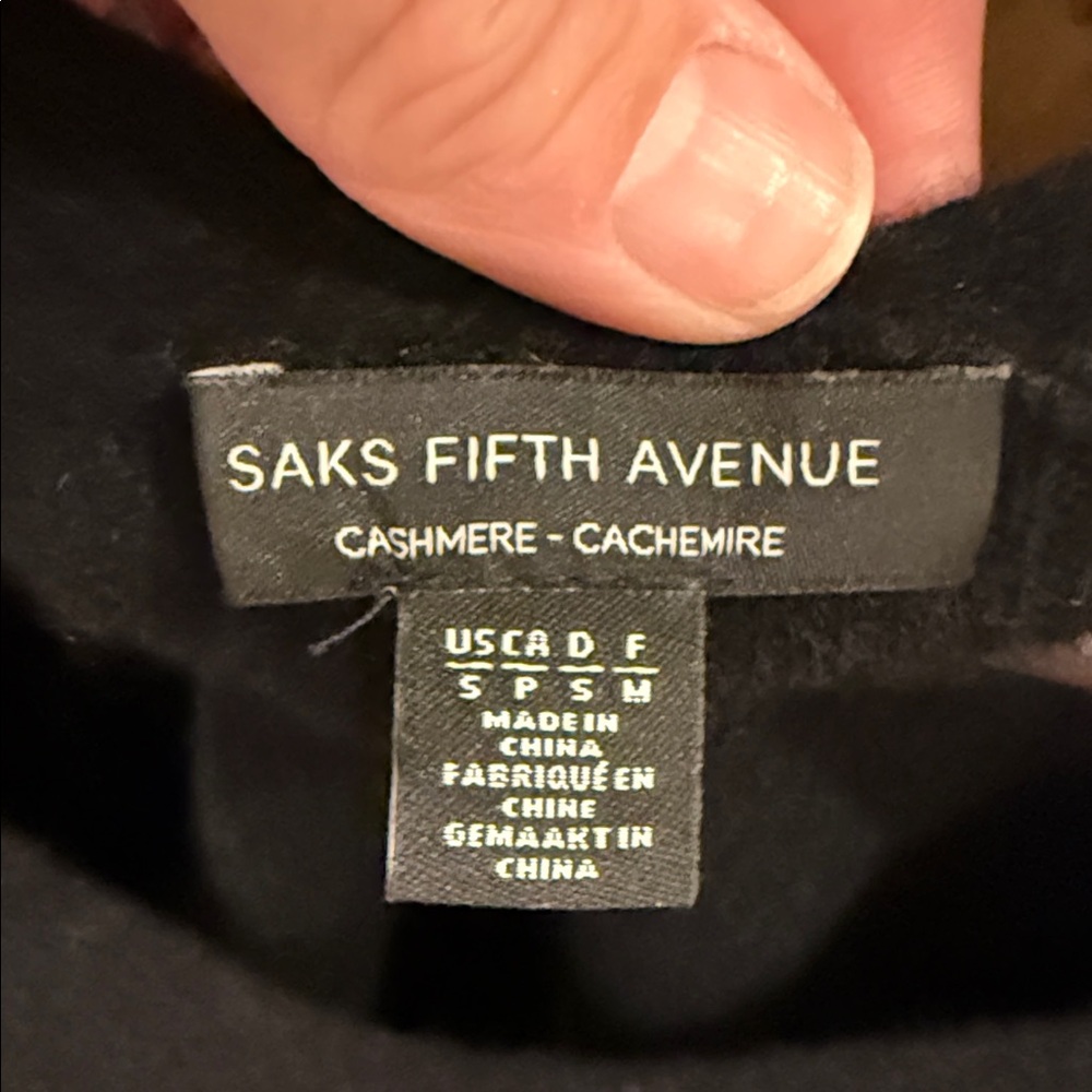 Saks Fifth Avenue 100% cashmere black Sweater Size Small